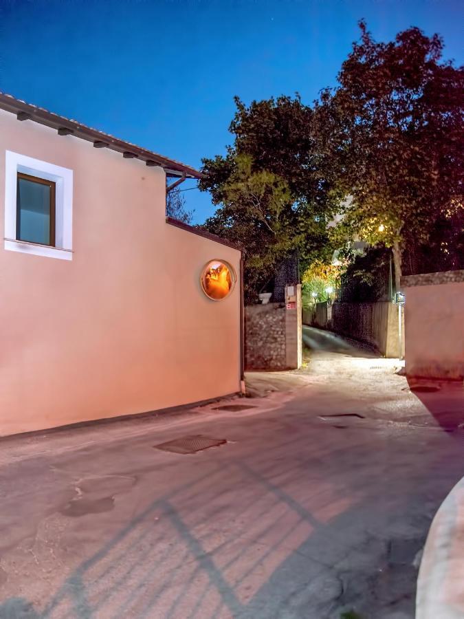 A Casa Di Galdino E Vittorianna Apartman LʼAquila Kültér fotó